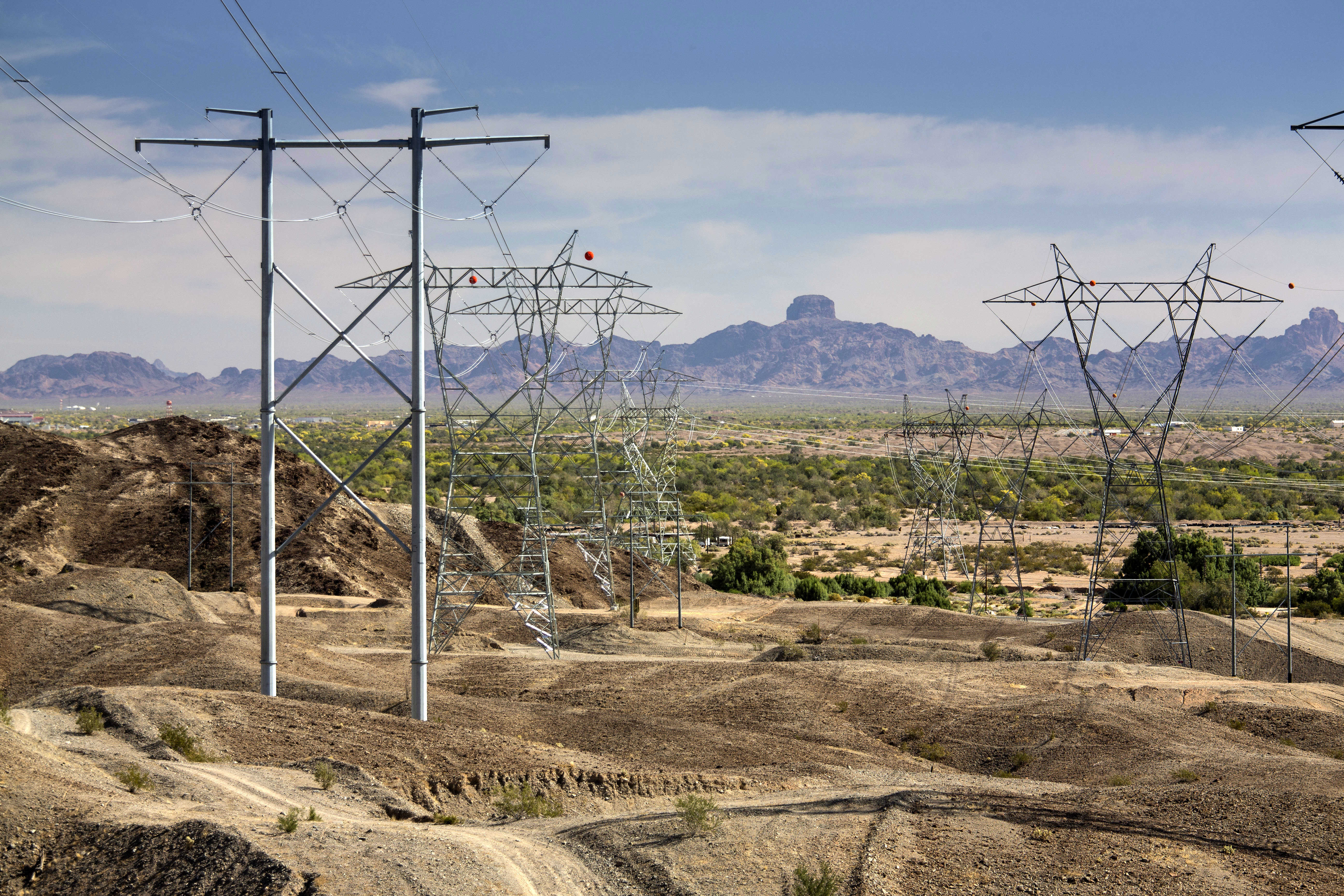 High voltage line. ЛЭП В горах. ЛЭП на горе. ЛЭП Австралия. Линия электропередачи Херис-Мегри.